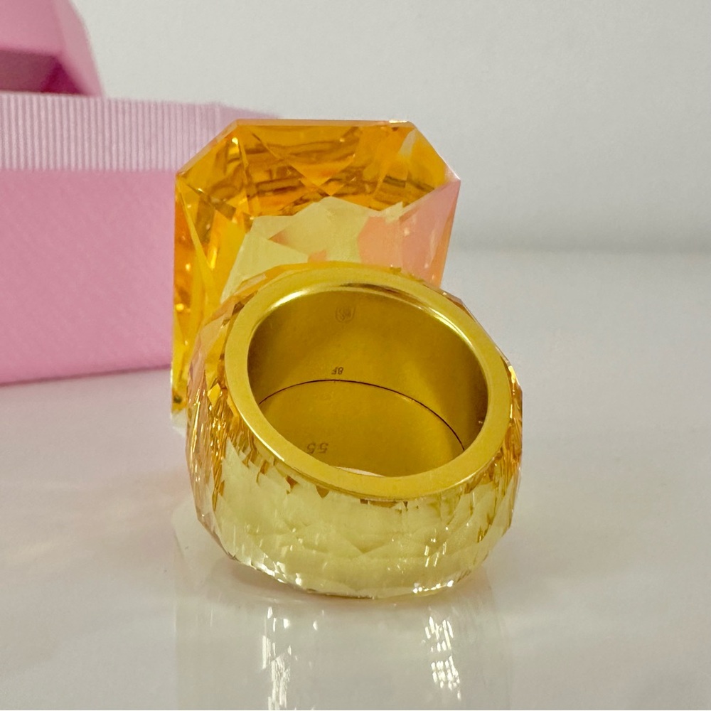 Atelier Swarovski Lucent cocktail ring
Octagon cut, Yellow - Picture 11 of 14